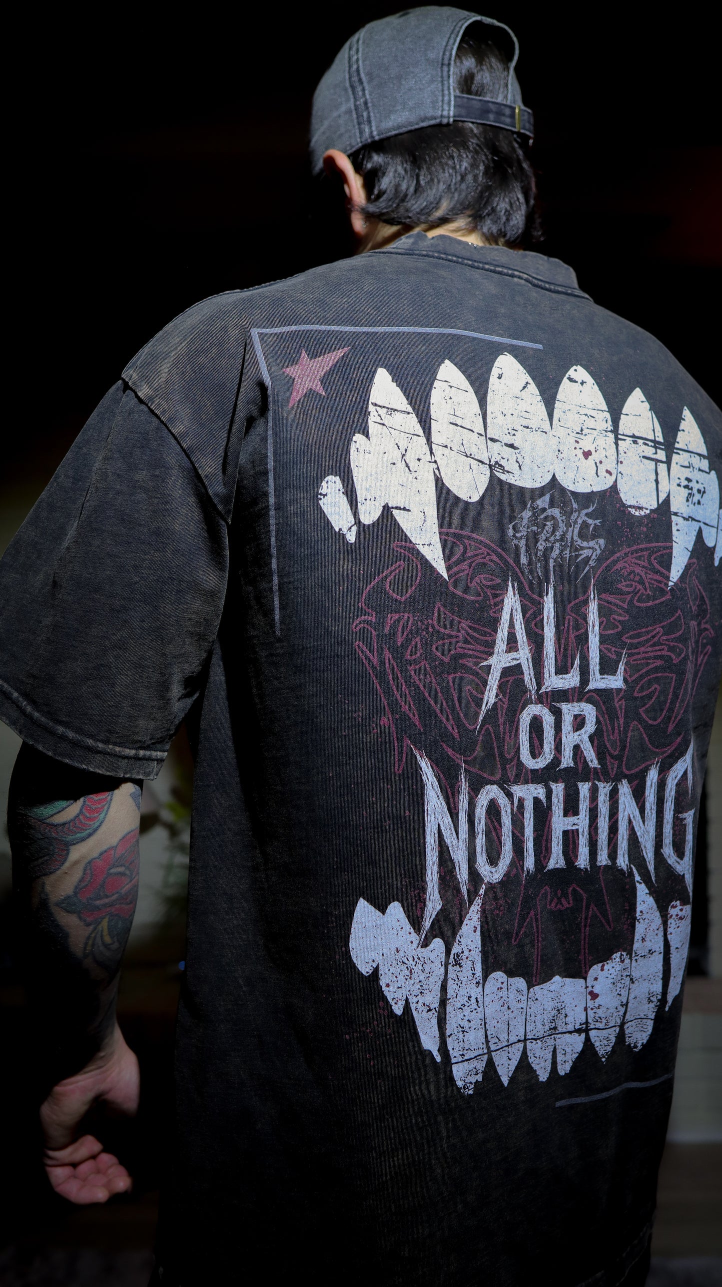 VINTAGE WASH DISTRESSED FRLS AON OVERSIZED TEE