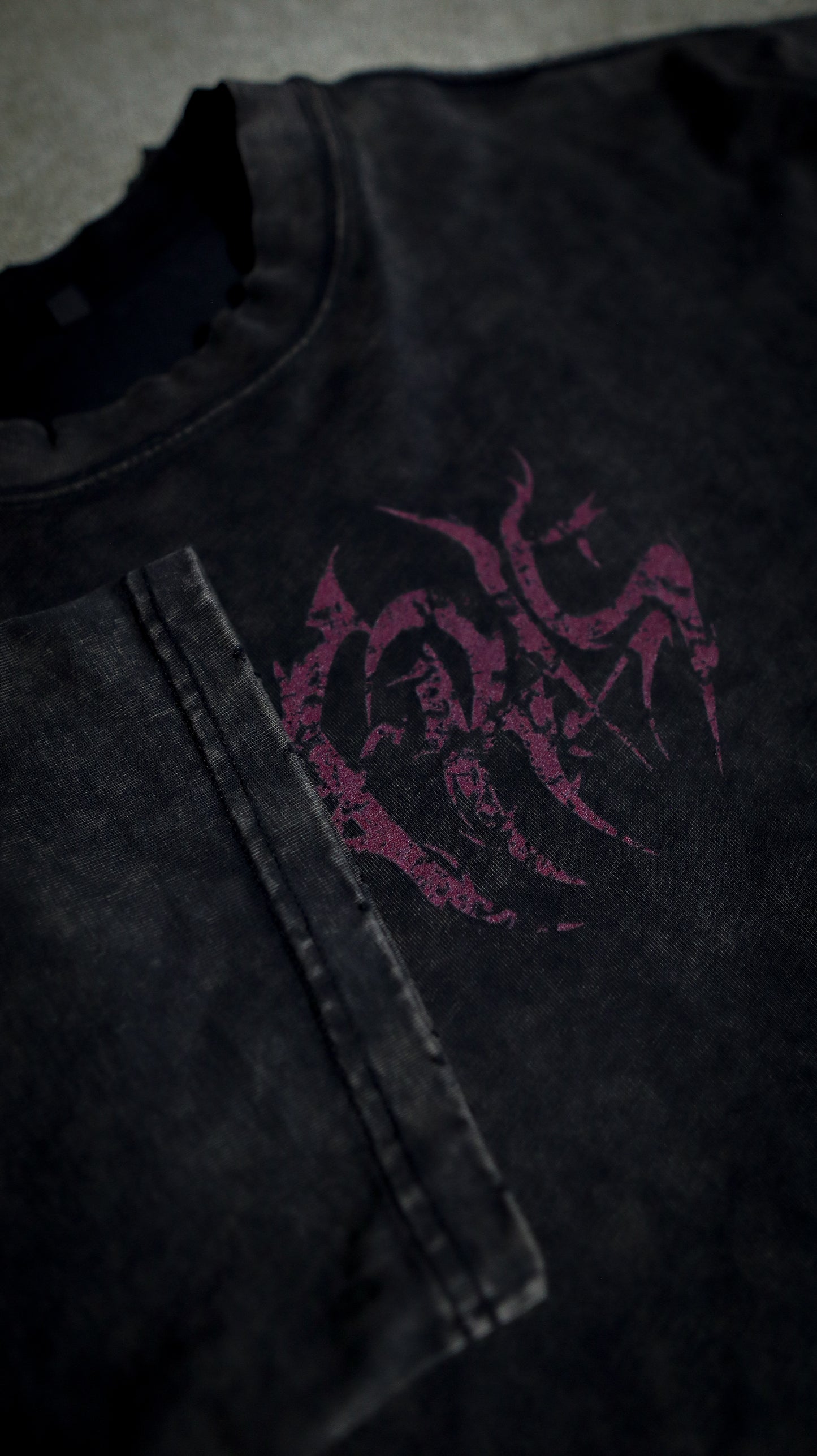 VINTAGE WASH DISTRESSED FRLS AON OVERSIZED TEE